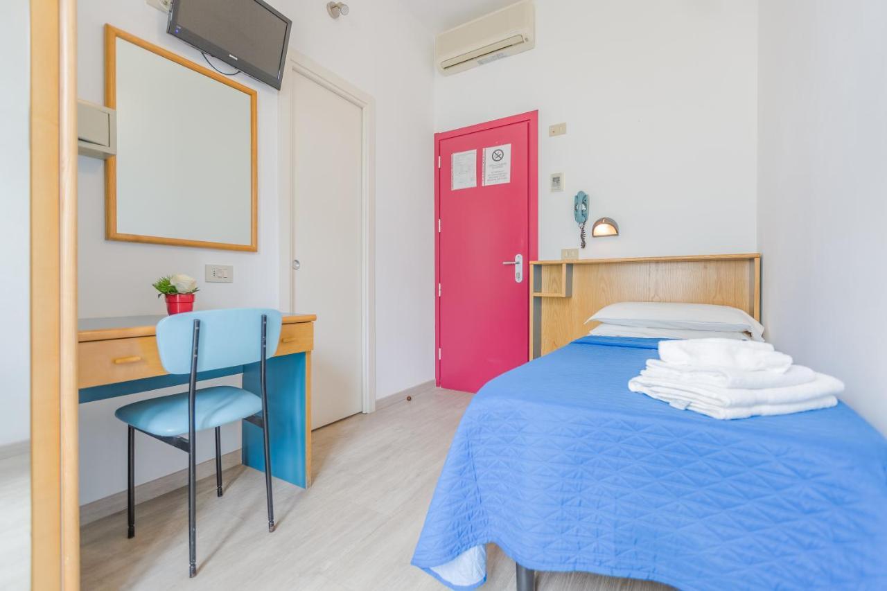 Hotel Eiffel Rimini Esterno foto