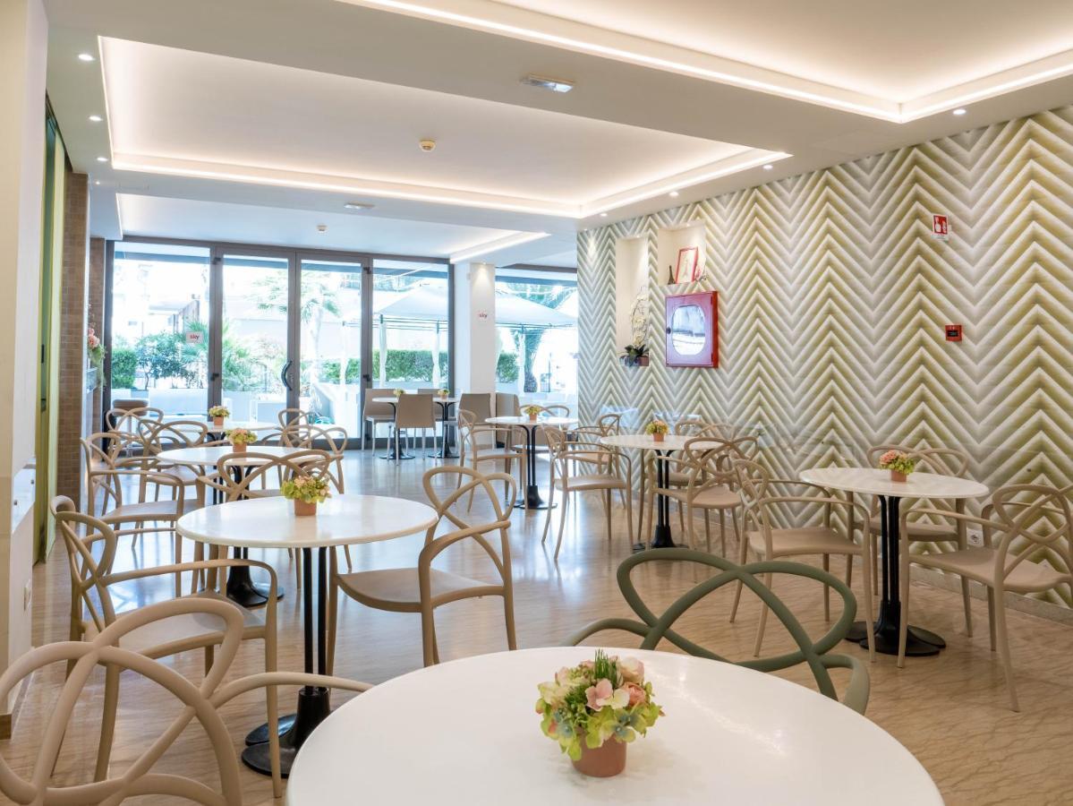 Hotel Eiffel Rimini Esterno foto