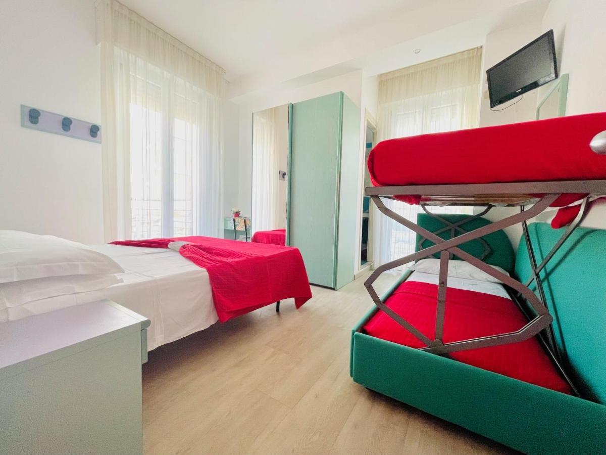 Hotel Eiffel Rimini Esterno foto