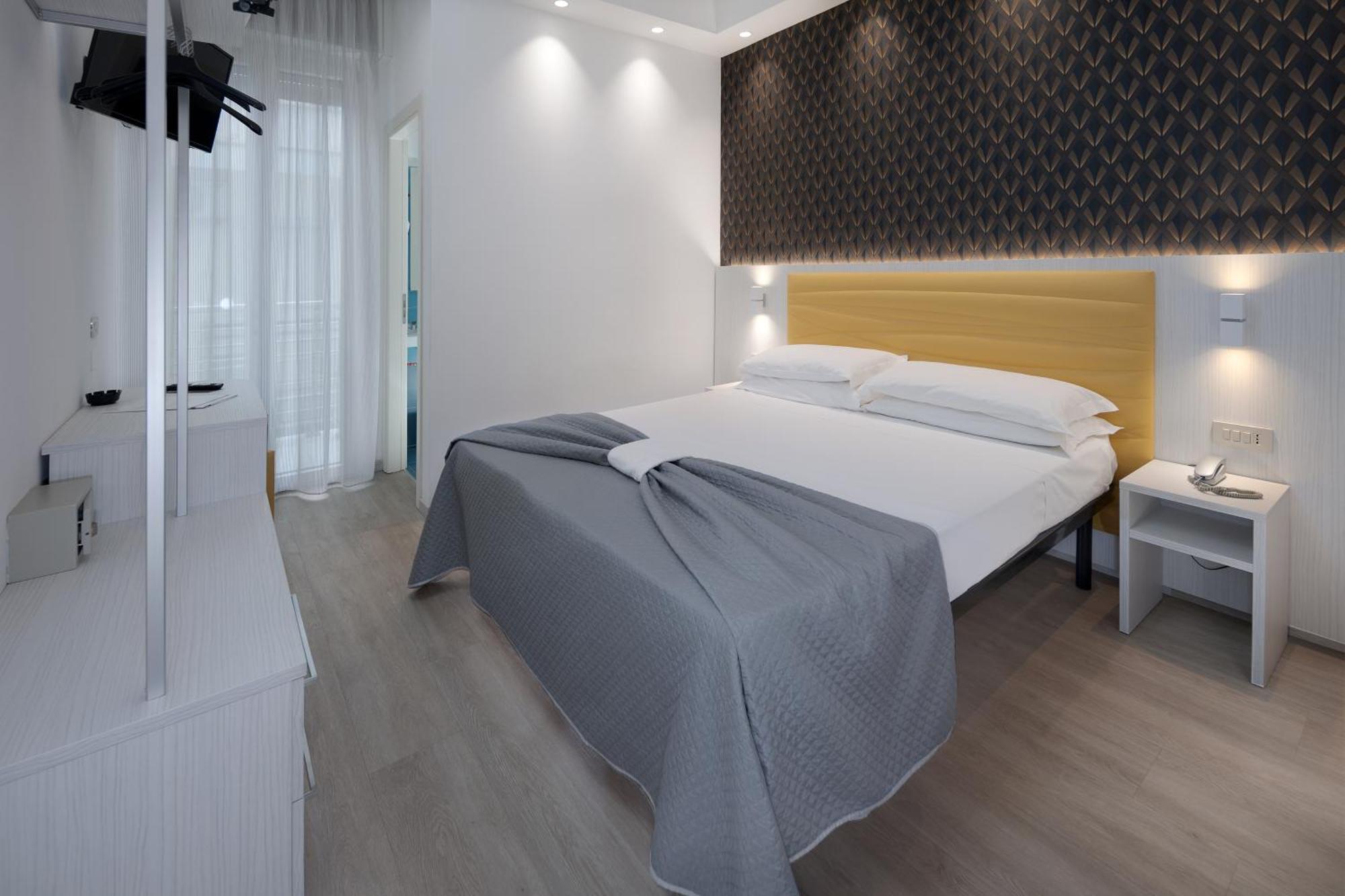 Hotel Eiffel Rimini Esterno foto