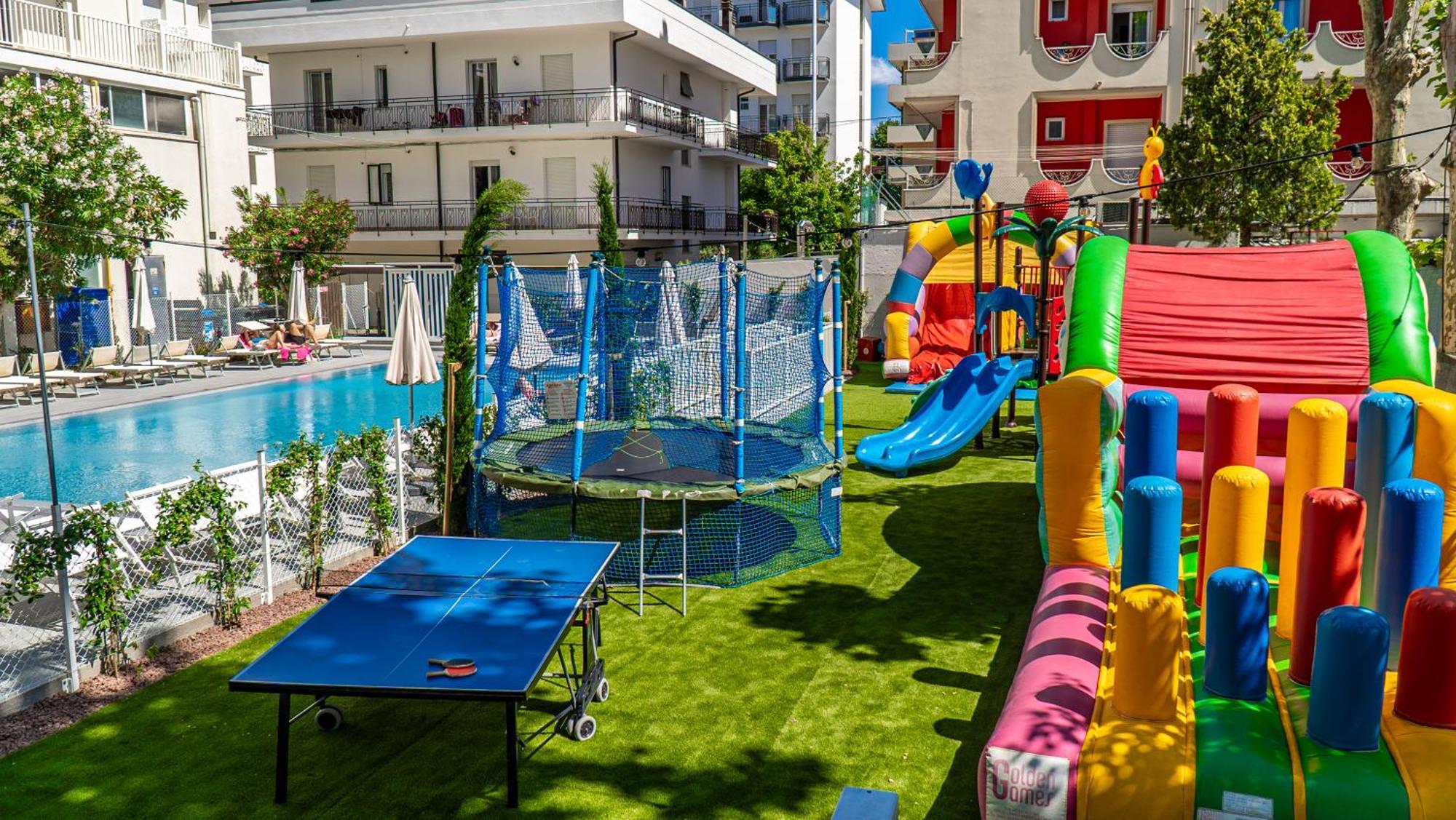 Hotel Eiffel Rimini Esterno foto