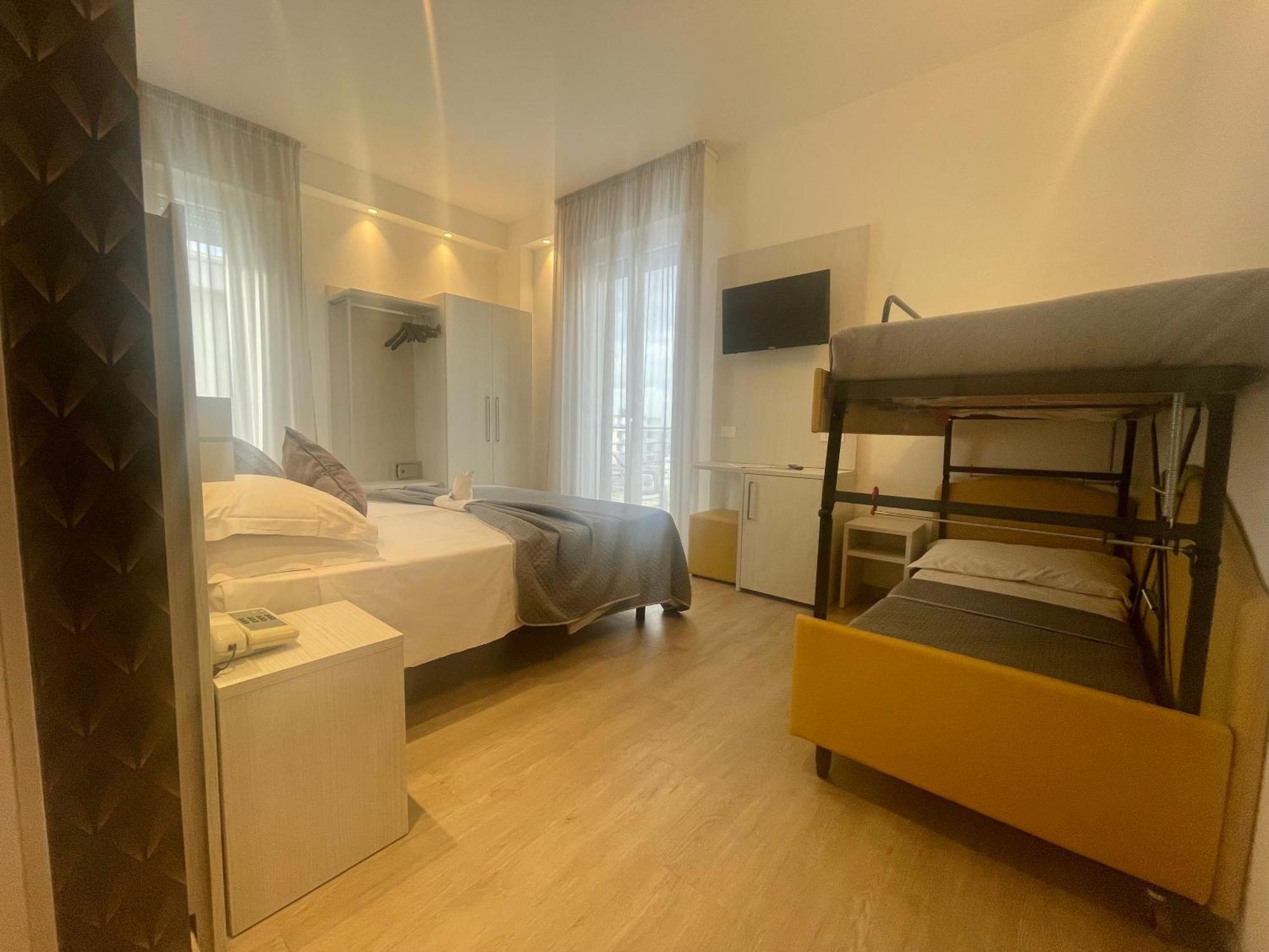 Hotel Eiffel Rimini Esterno foto