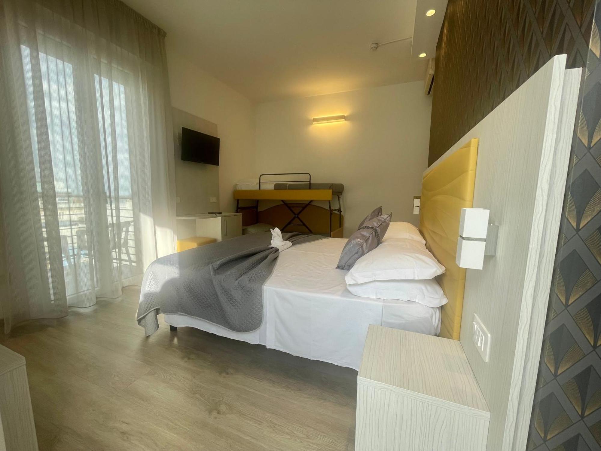 Hotel Eiffel Rimini Esterno foto